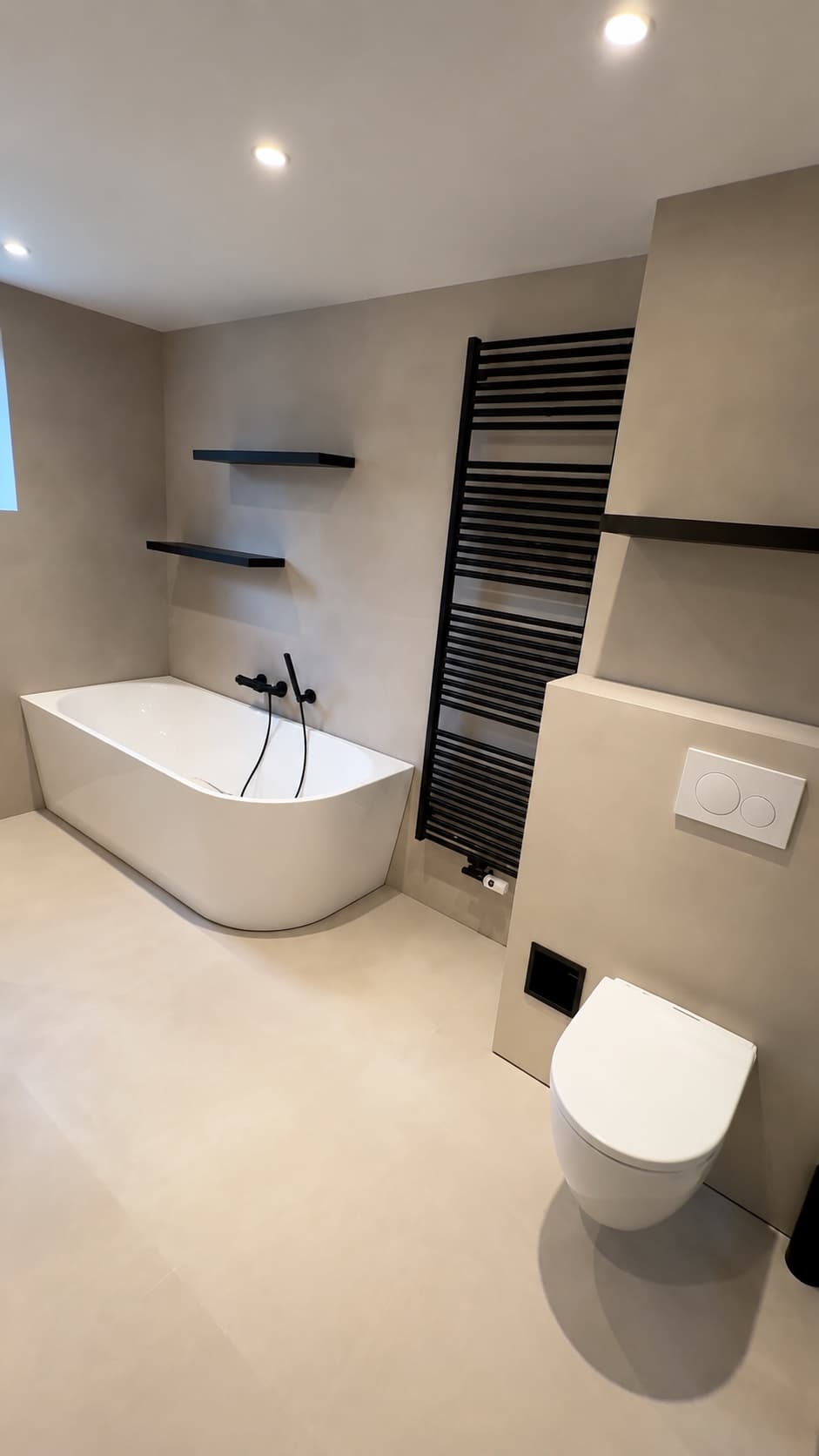 Luxe wellnessbadkamer in Huizen – Na de renovatie