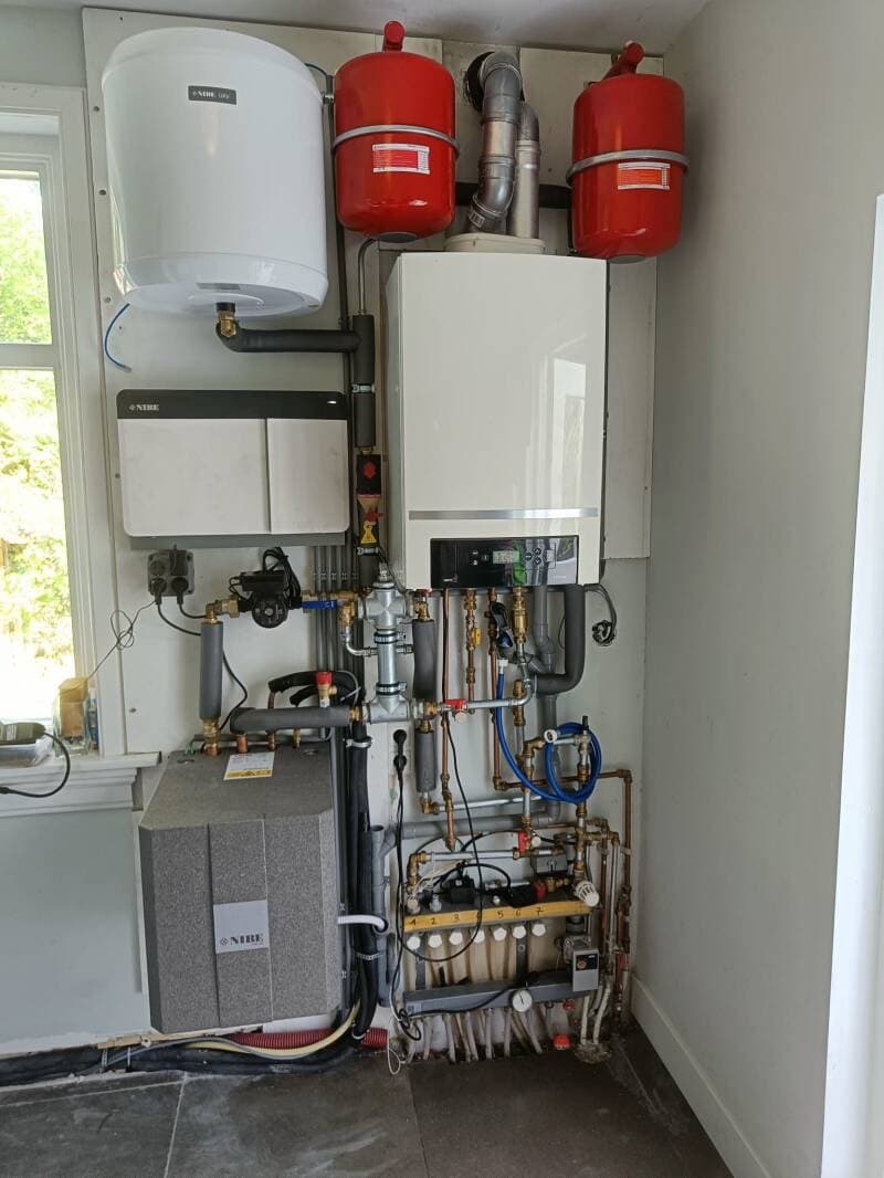 Central-heating installation by Jodo Bad